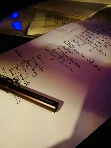 A handwritten set list